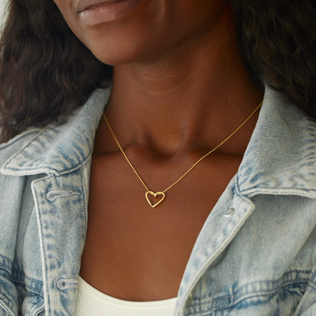 TO MY BEST FRIEND - A HEART OF GOLD - MINIMAL HEART PENDANT NECKLACE