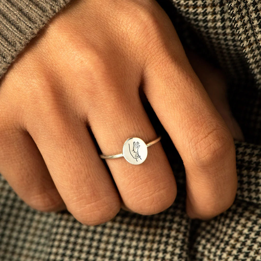 TRUE FRIENDSHIP - EMBRACE SYMBOL RING